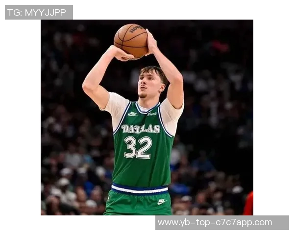 克莱赞弗拉格勇敢挑战字母哥展现无畏精神令人钦佩